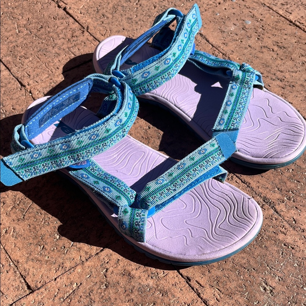 Teva Hurricane sandals size girls 4